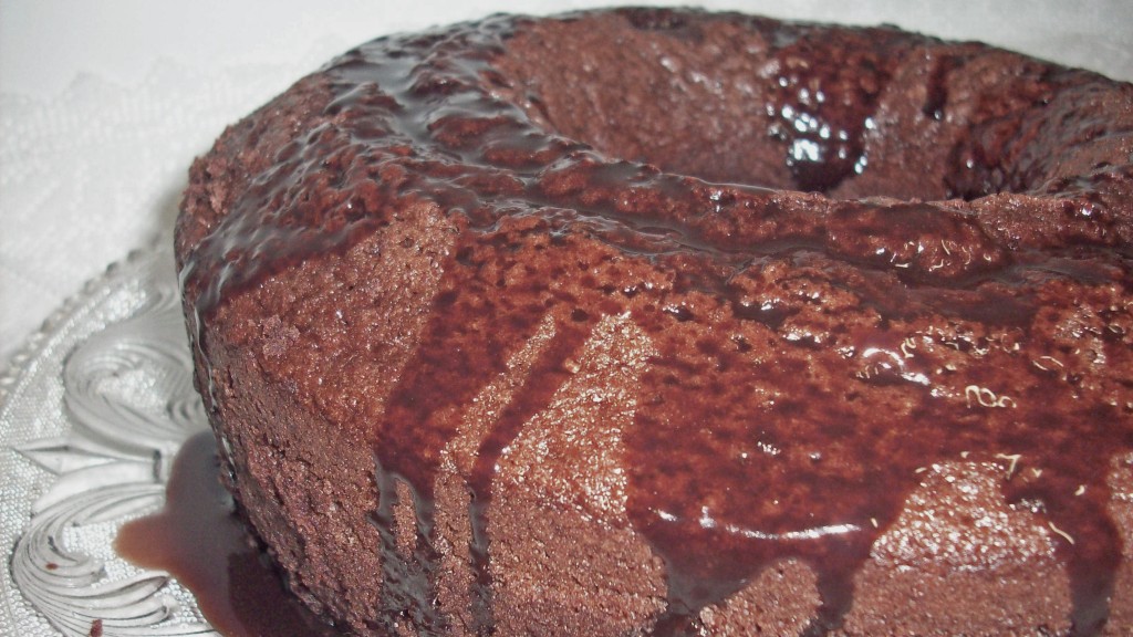 Detalhes magicos- bolo com calda de chocolate